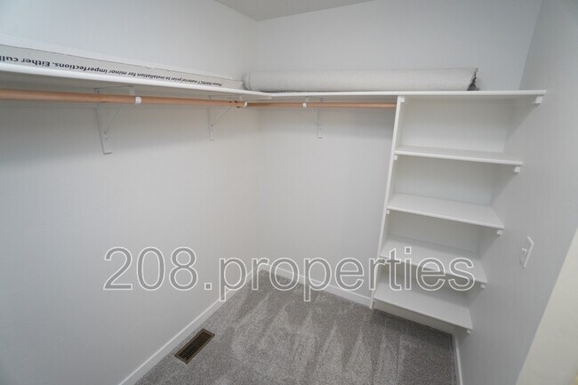 Building Photo - 5813 W Stavros St