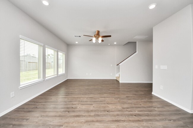 Building Photo - 21235 Mem Vis Dr