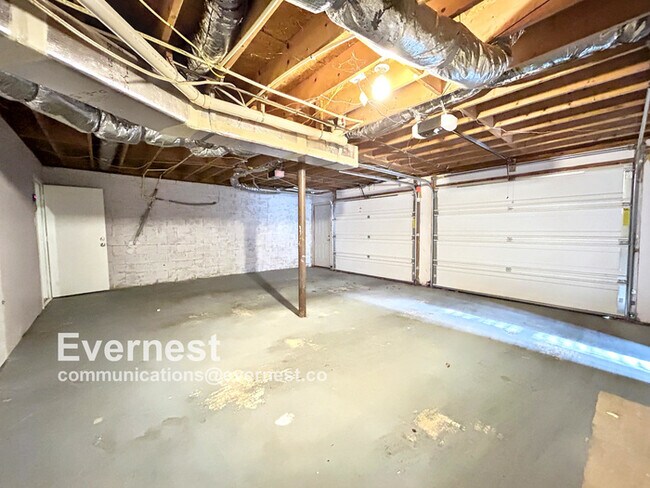 Building Photo - Beautiful 4-Bedroom Home with Modern Comforts / Pet-Friendly / Vouchers Accepted / Available Now!