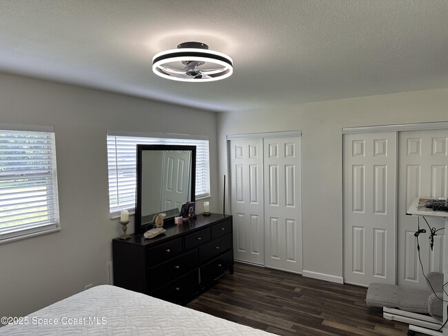 Building Photo - 724 Ixora Ave