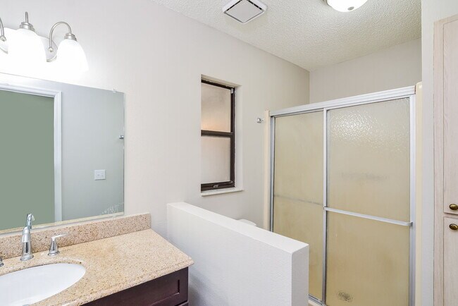 Building Photo - 936 Dora Ave