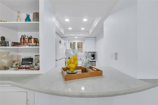 Building Photo - 1198 Hillsboro Mile