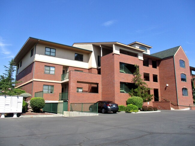 Primary Photo - 300 Columbia Point Dr
