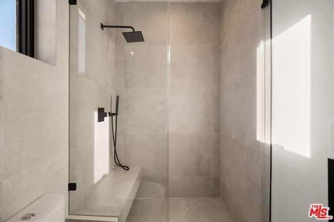 Building Photo - 3517 Redwood Ave