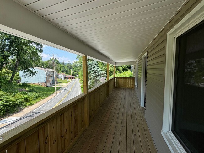 Building Photo - Center Avenue Triplex