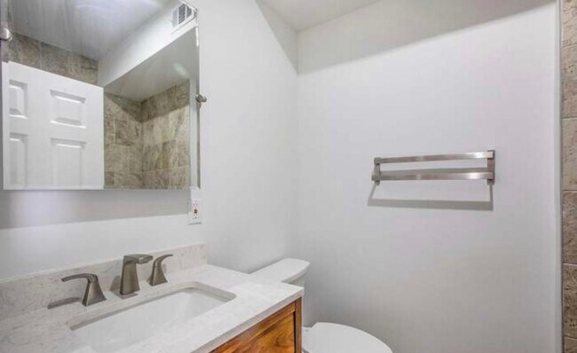 Building Photo - 815 N Calhoun St