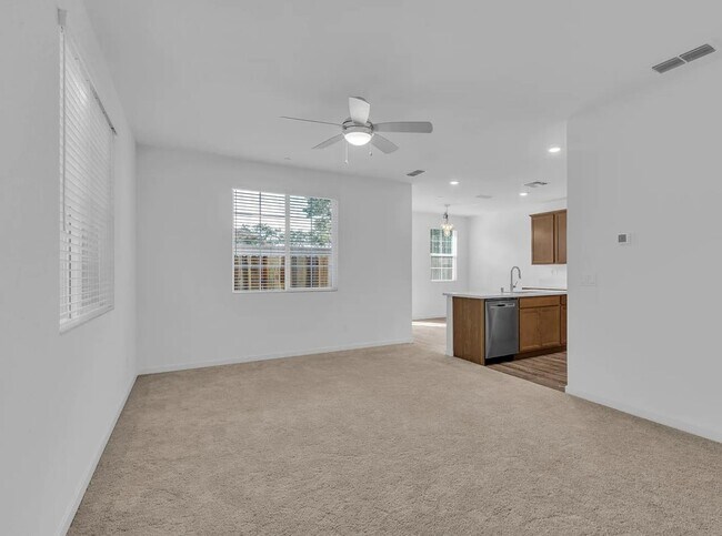 Building Photo - 305 Cinema St