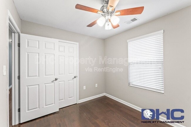 Building Photo - 1076 Hubbard St SW