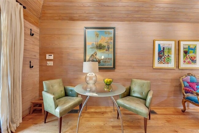Building Photo - 2538 Parkside Dr NE