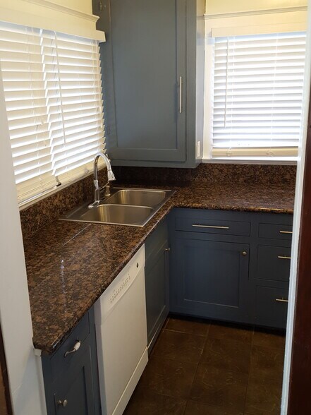 Building Photo - 495 Gaviota Ave