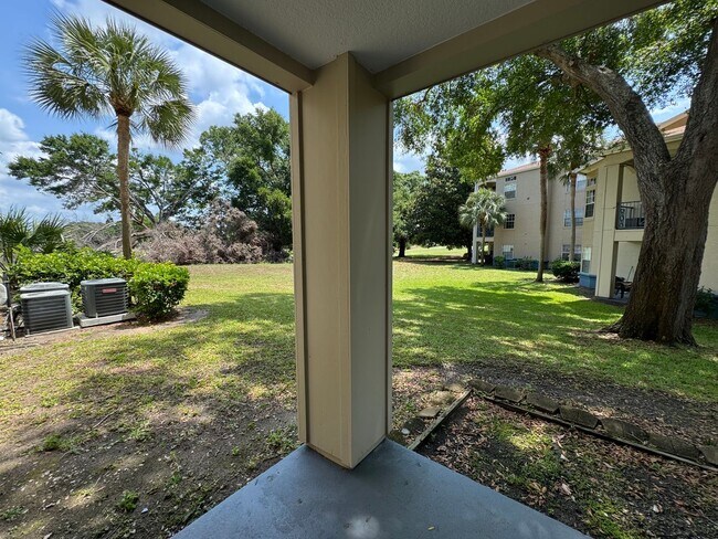 Building Photo - Metrowest 2BR/2BA Condo – Ground Floor Con...