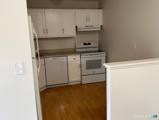 Building Photo - 1274 E Main St