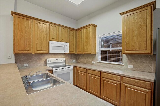 Building Photo - 7907 Rosebriar Ln