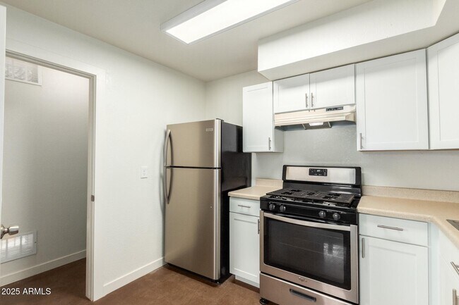 Building Photo - 616 S Bellview