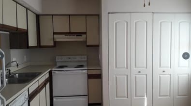 Building Photo - 9440 Lexington Cir