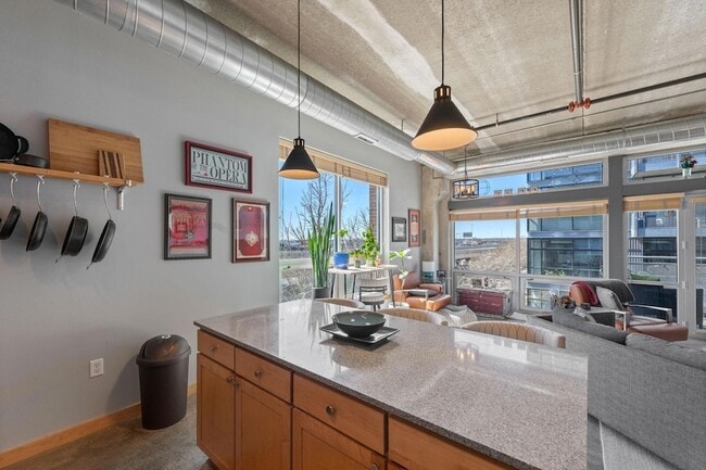 Building Photo - 710 N 4th St