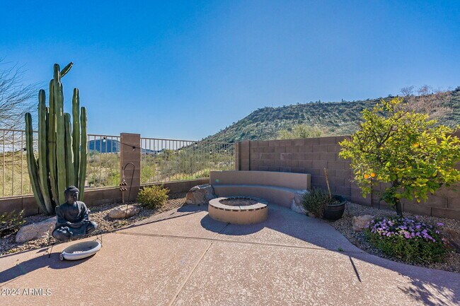 Building Photo - 2017 E Creedance Blvd