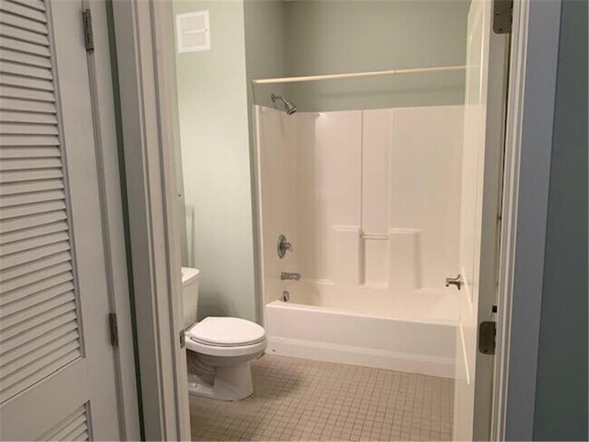 Building Photo - 619 SE 8th St