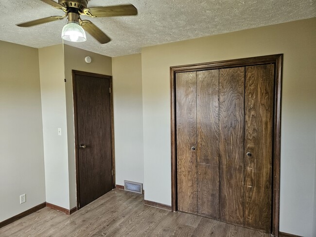 Building Photo - 1310 W Dakota St