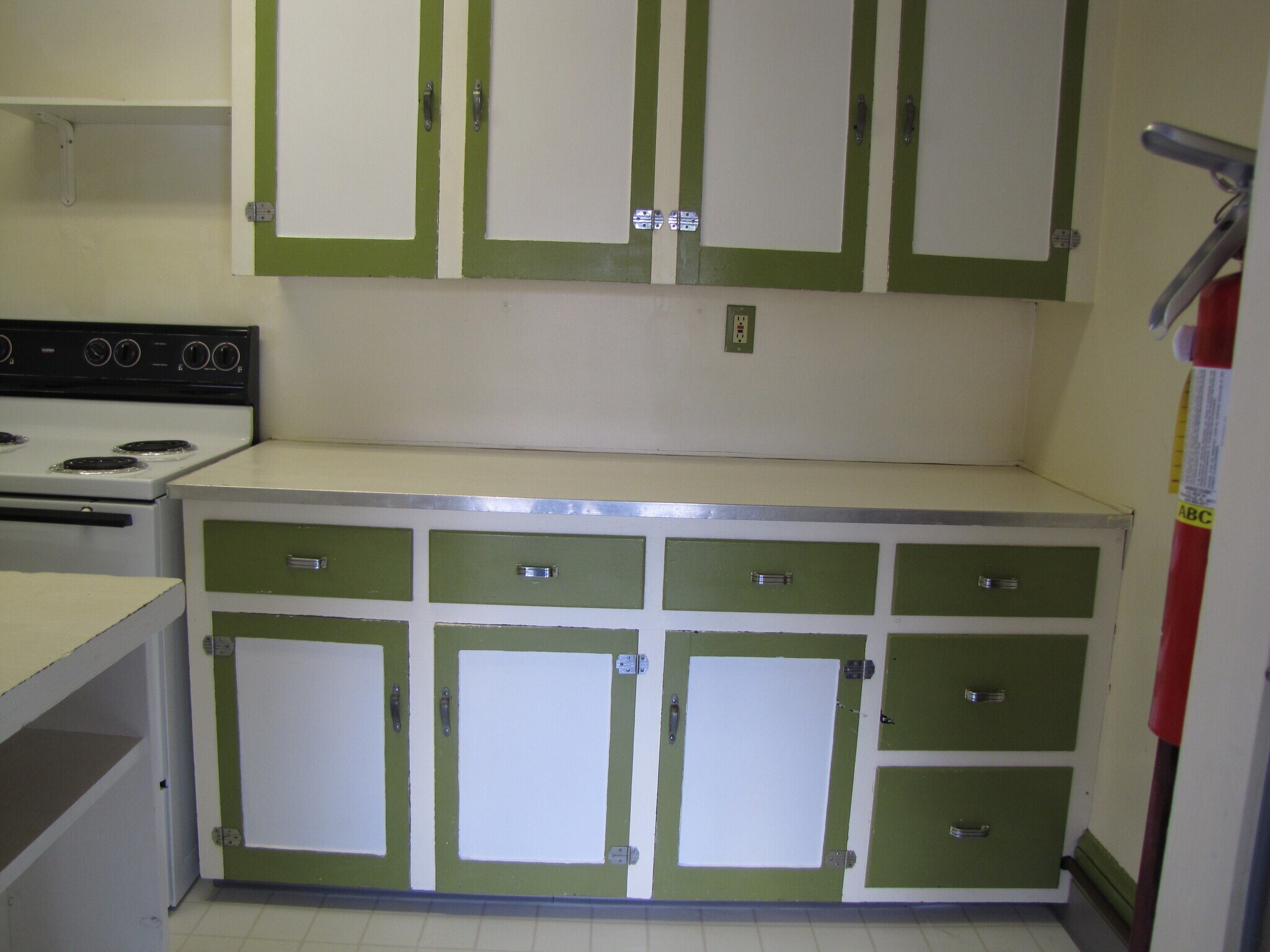 2d kit - 409 S Atherton St