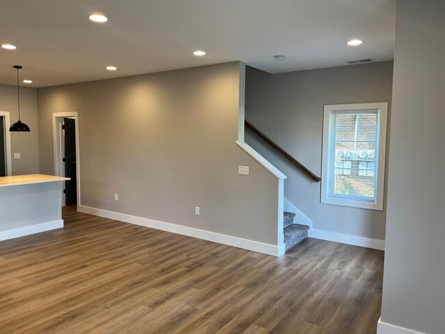 Building Photo - 601 E Miller Dr