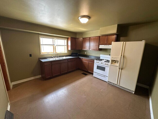 Building Photo - 1701 Broadway