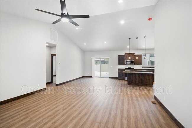 Building Photo - 4046 Snowberry Ave