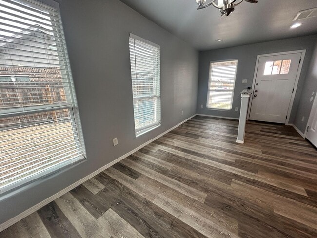 Building Photo - 1107 N Englewood Ave