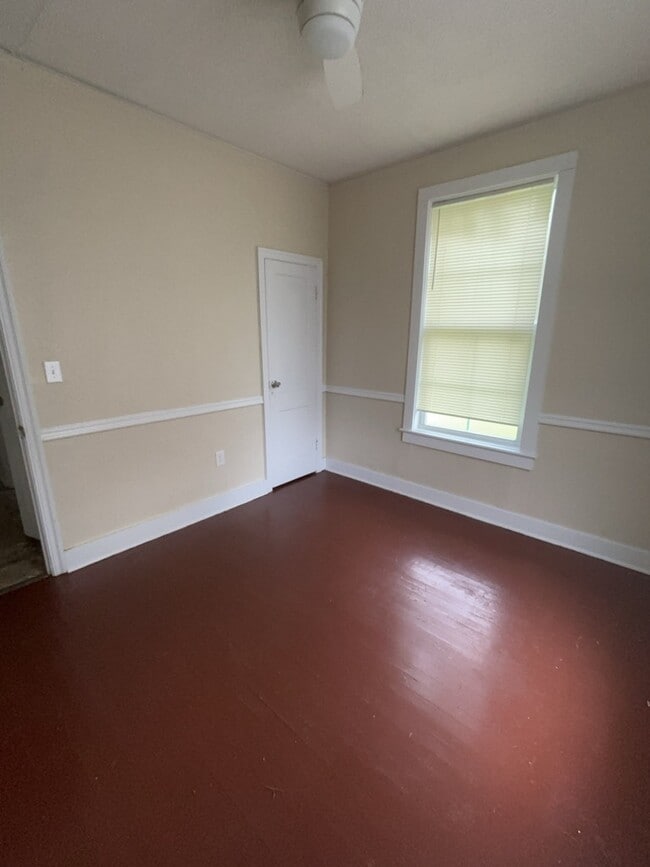 Building Photo - 131 Grandview Cir