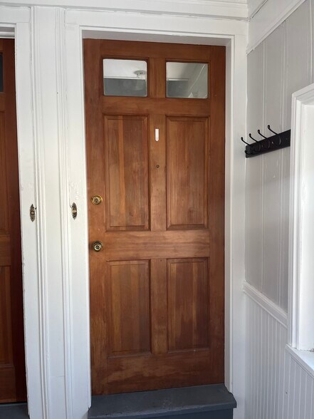 Building Photo - 100 Capen St