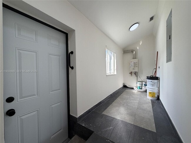 Building Photo - 621 W Dilido Dr