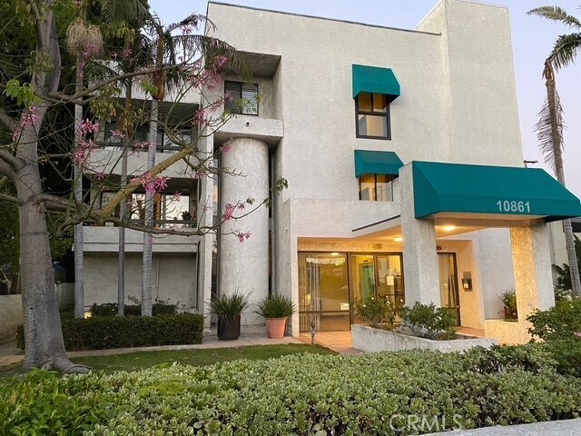 Primary Photo - 10861 Moorpark St