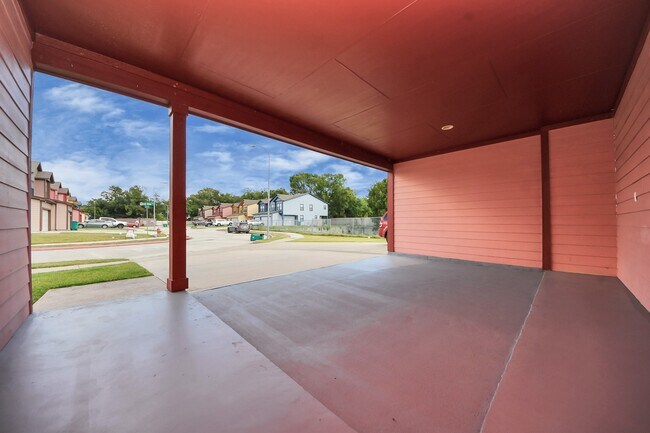 Building Photo - 4303 Oakridge Dr