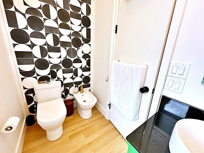 Building Photo - 206 Webster St