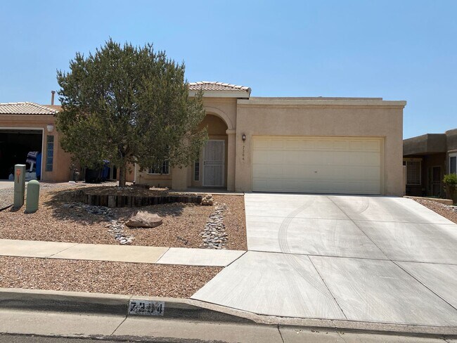 Building Photo - Beautiful 3BR/2BA home in Great NE Heights...