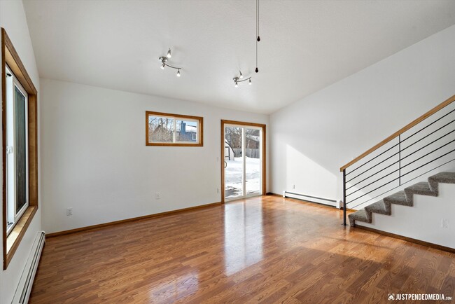 Building Photo - West Anchorage Townhome