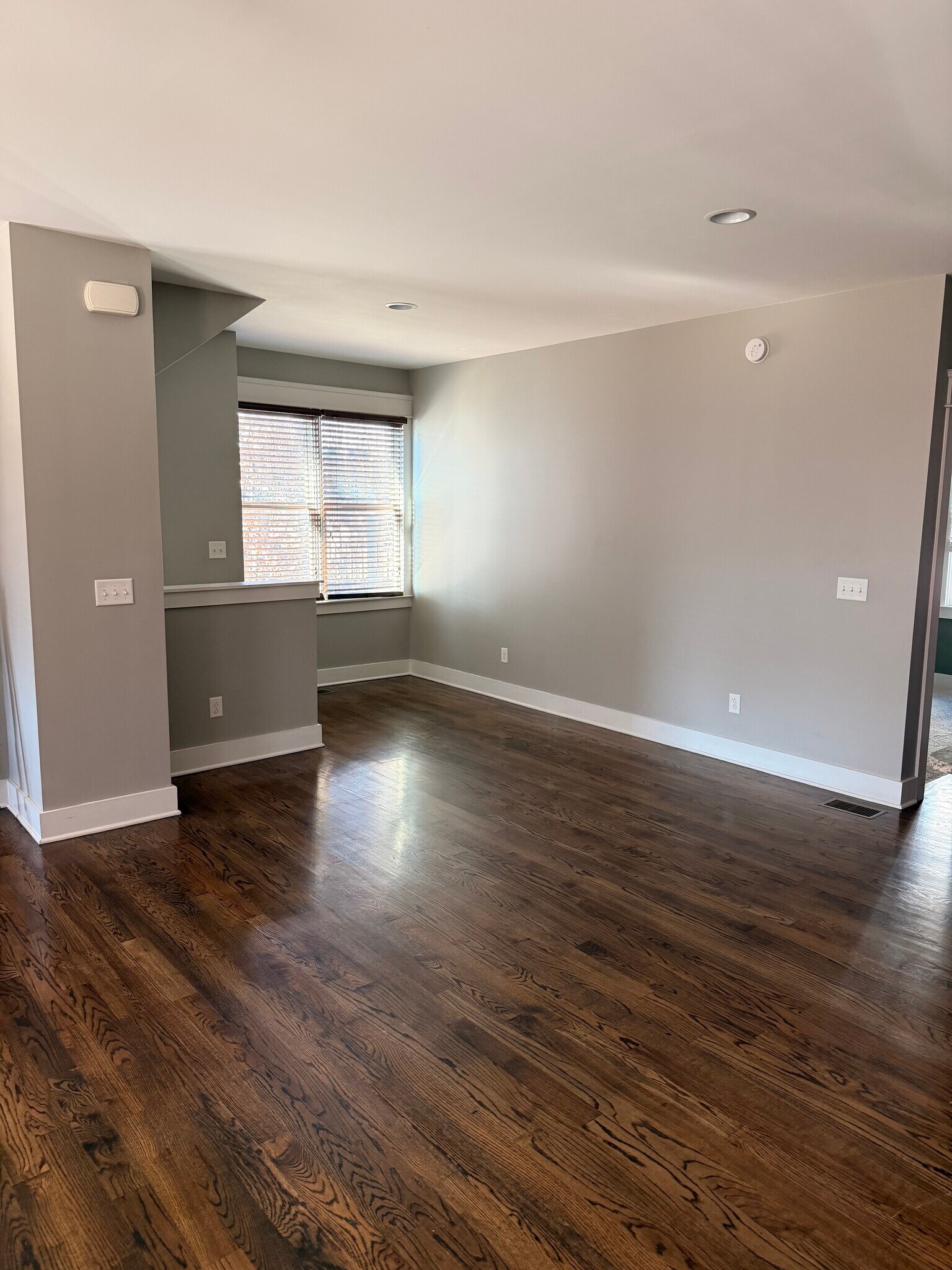 Building Photo - 414 Acklen Park Dr