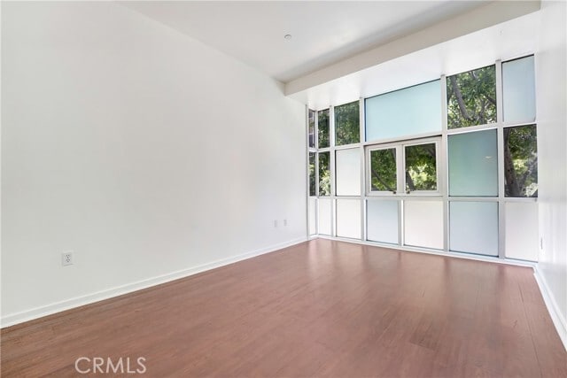 Building Photo - 630 W 6th St