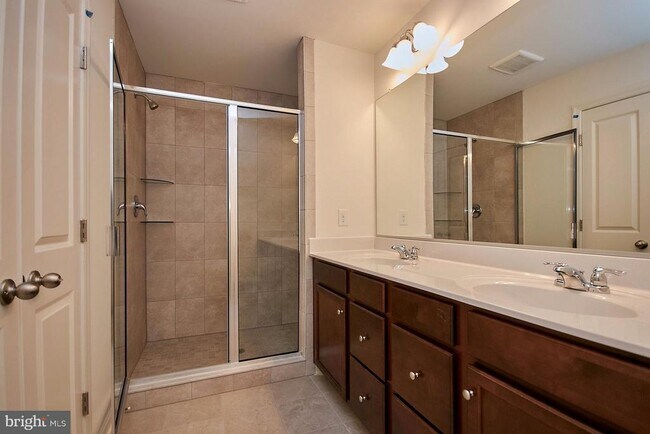 Building Photo - 43428 Robey Sq