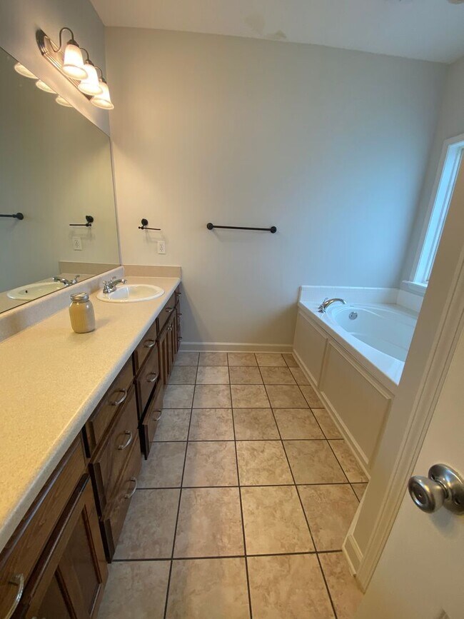 Building Photo - 4207 Broughton St