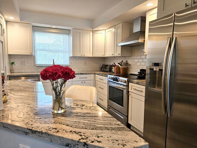 Building Photo - 5530 N Ocean Blvd