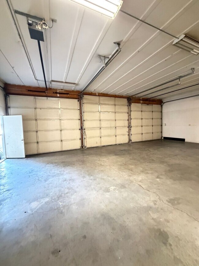 Building Photo - 13324 Rd 5 SE