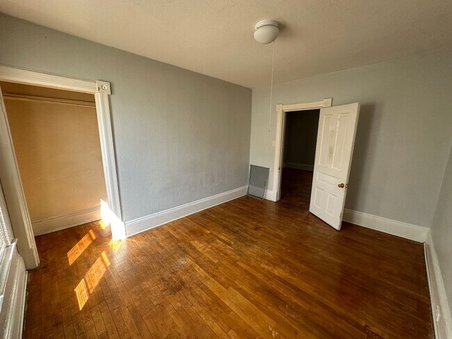 Building Photo - 227 Orange St