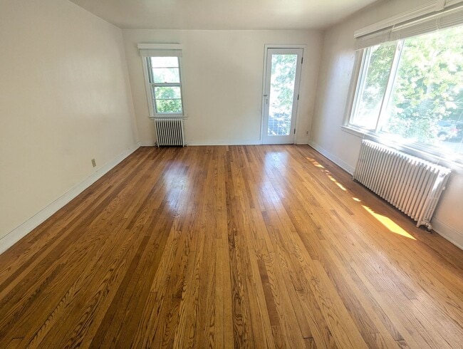 Building Photo - Large 1 Bedroom Plus Den