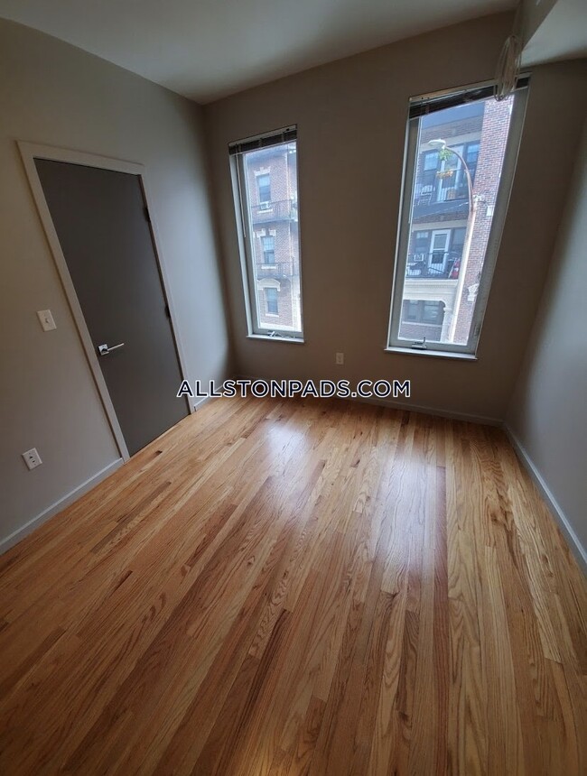 Building Photo - 57 Glenville Ave