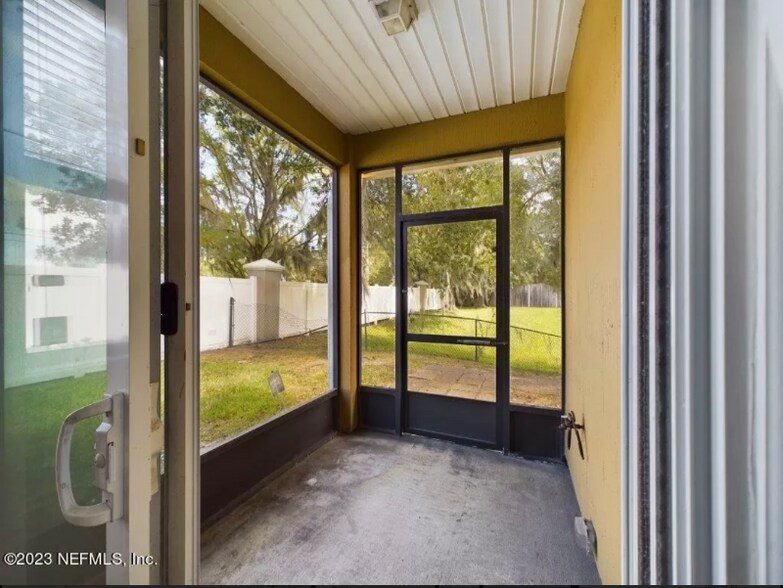 Building Photo - 12295 Black Walnut Ct