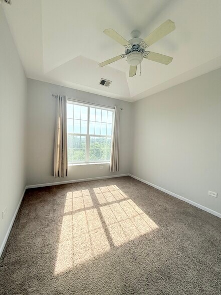 Building Photo - 16631 Liberty Cir