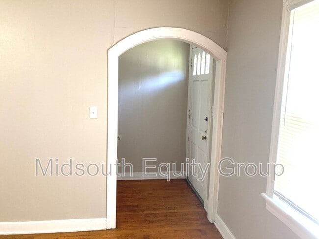 Building Photo - 503 E Forest Ave