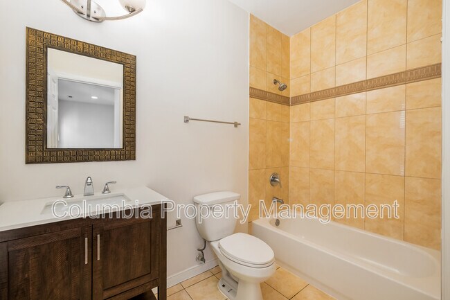 Building Photo - 2421 Franklin St NE