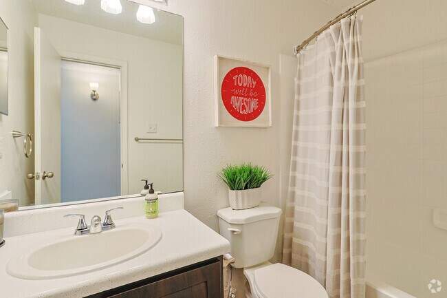 1BR, 1BA - 575SF - Bathroom - The Fielder